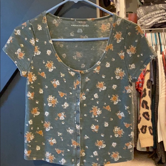 American Eagle Green floral top - Picture 2 of 3
